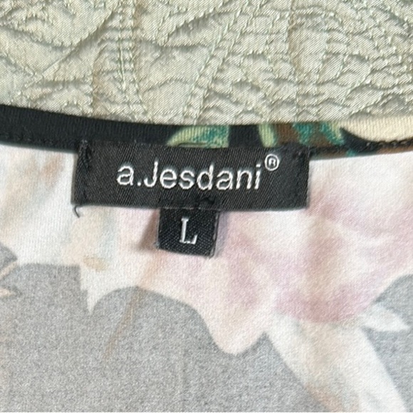 Black and Pink Floral Relaxed Blouse - Picture 2 of 9